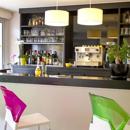 Les Hirondelles Hotel 2*
